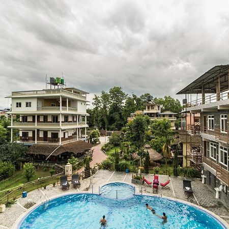 Hotel Riverside With Swimming Pool Sauraha Exterior foto