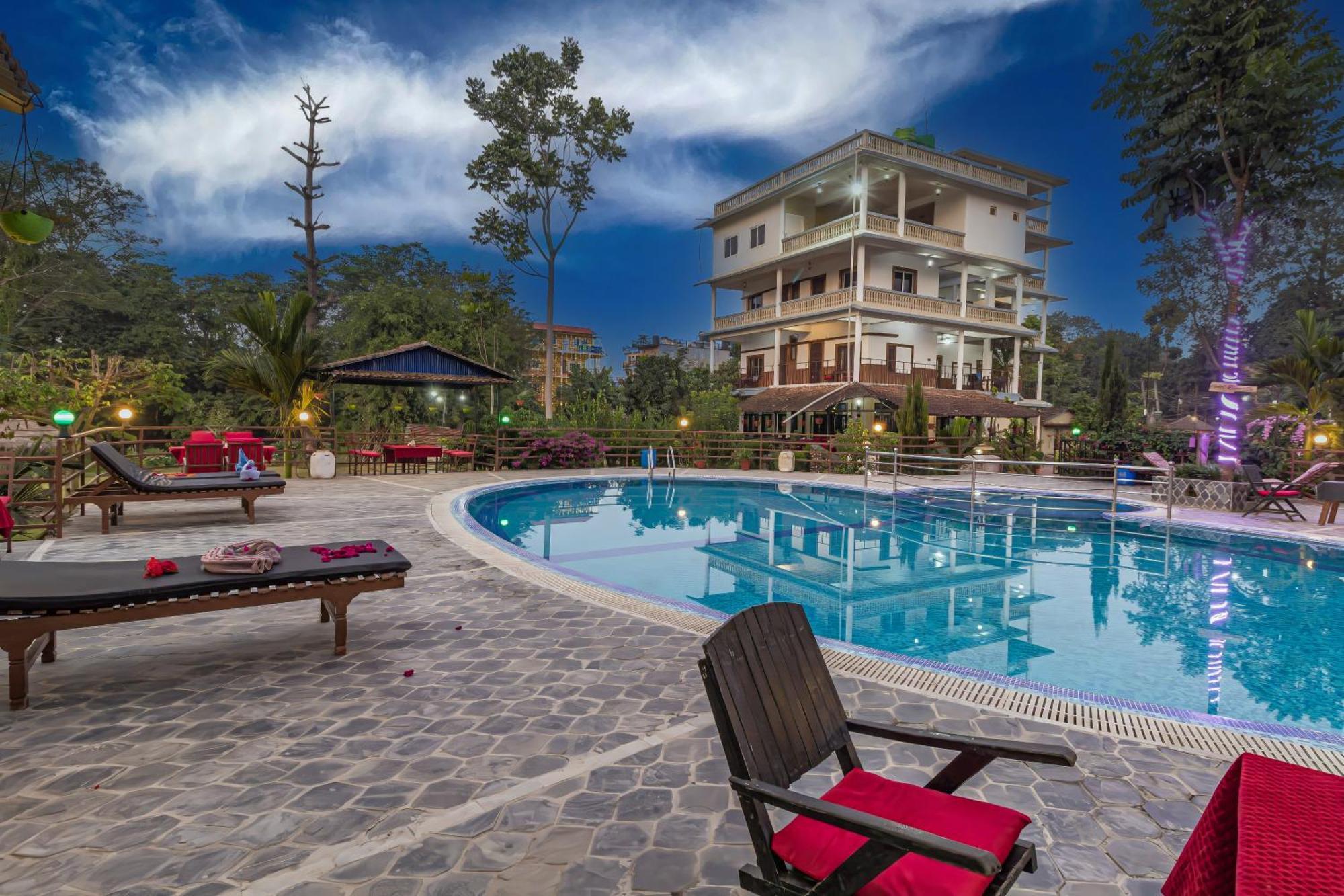 Hotel Riverside With Swimming Pool Sauraha Exterior foto